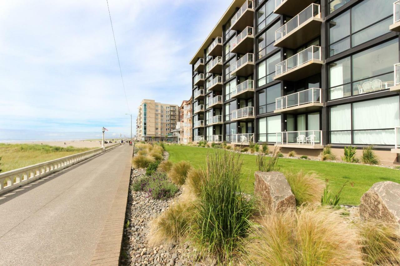 Apartment & Sea: Wave Watcher Seaside
