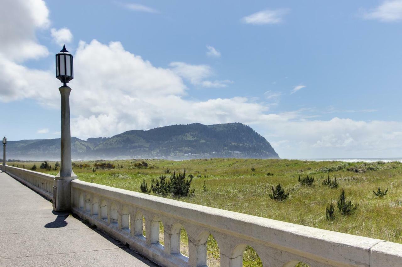 Sand & Sea: The Breakers * Seaside