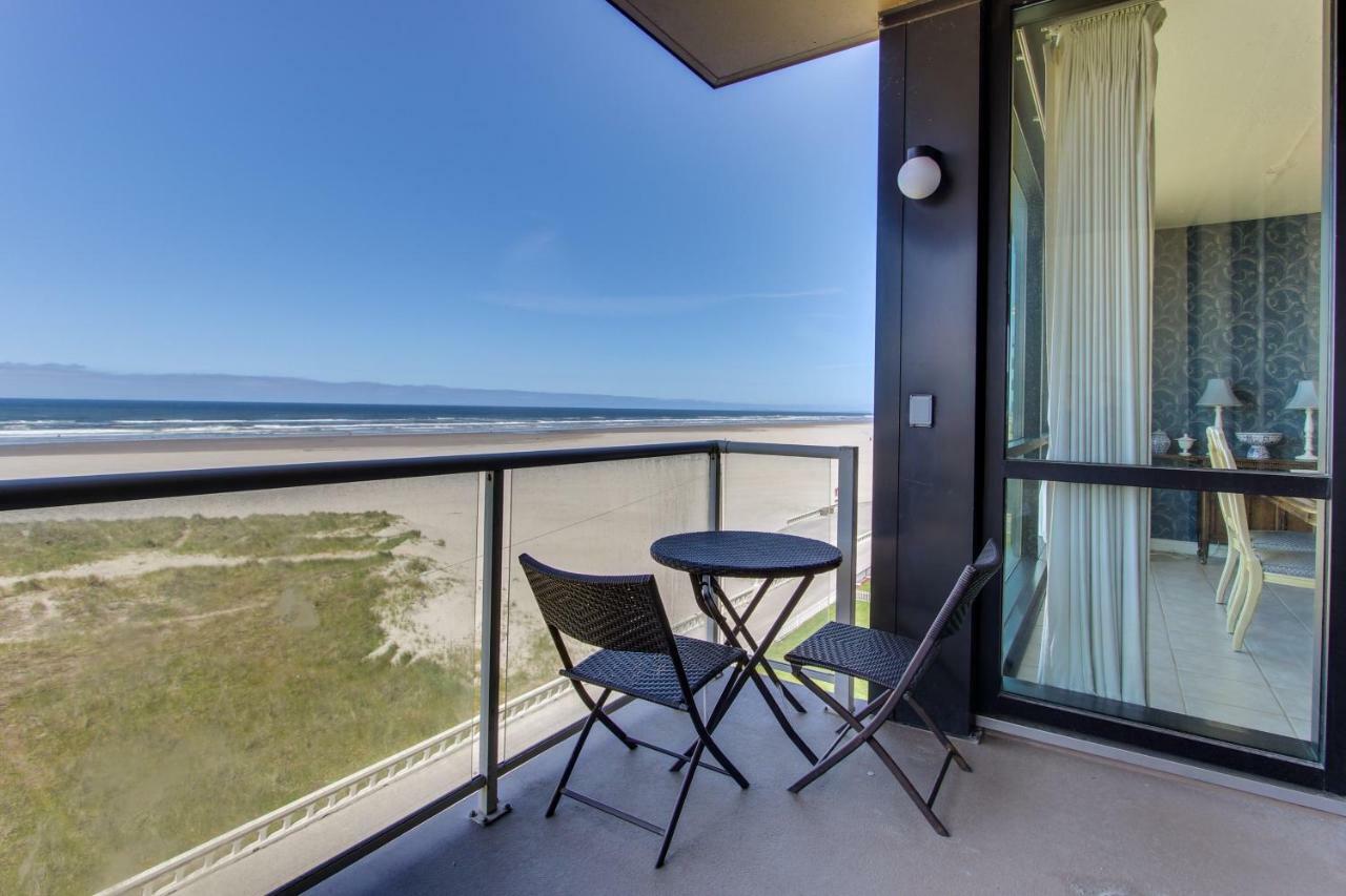 & Sea: Sailor's Retreat Apartment Seaside