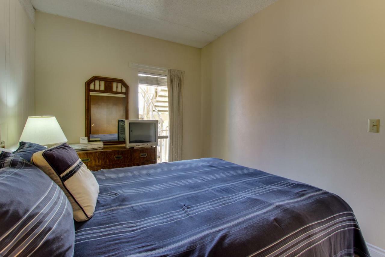 & Sea: Sailor's Retreat Apartment Seaside