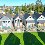 The Commons - Urban Coastal Lodging