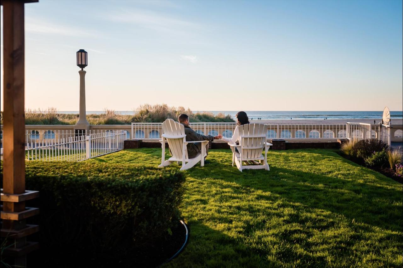 At The Prom Oceanfront Inn Seaside