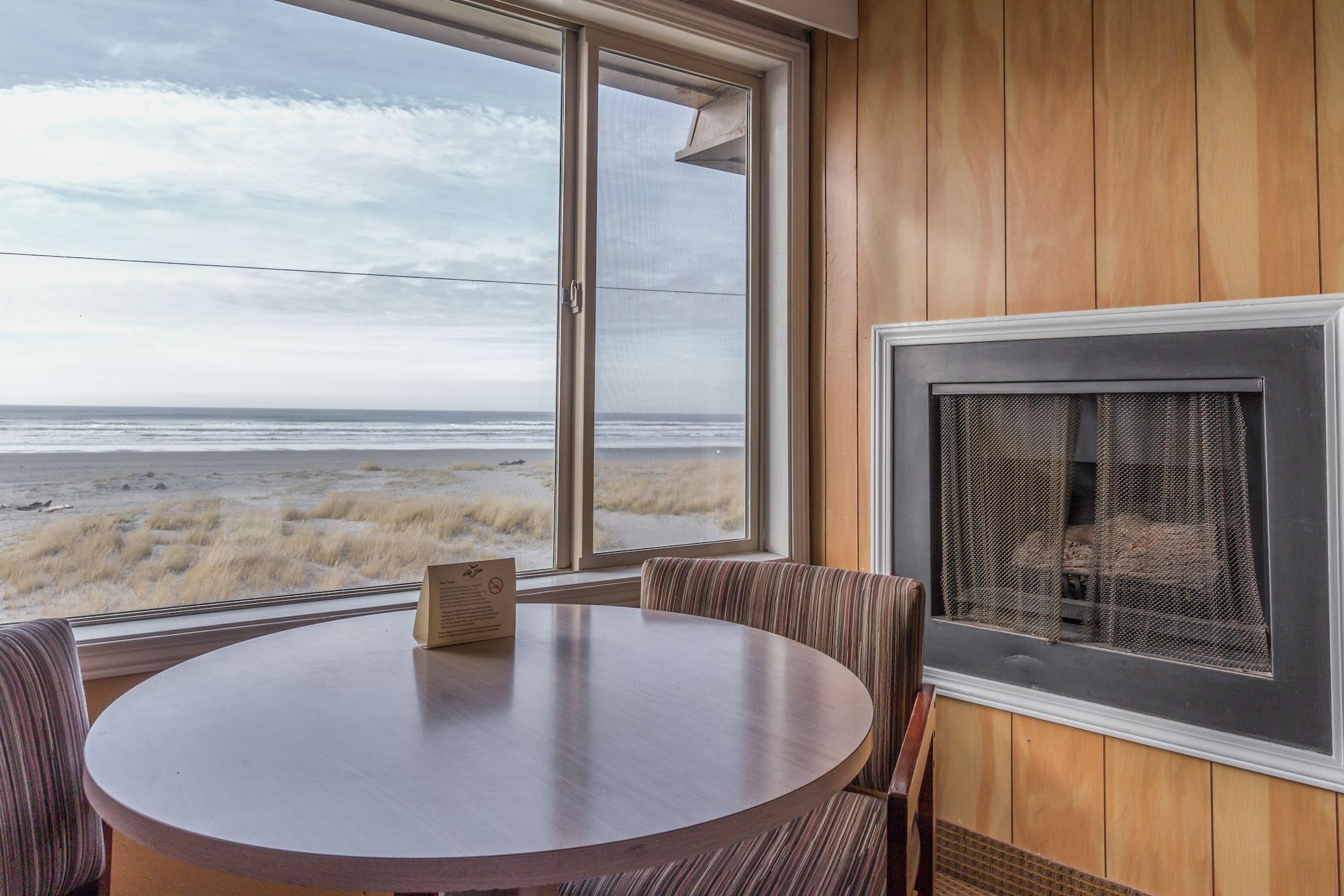 Ebb Tide Oceanfront Motel 2*