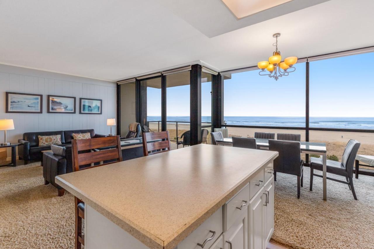 Apartment & Sea: Wave Reflection *