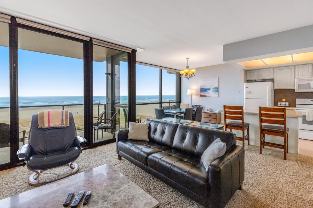 Apartment & Sea: Wave Reflection *