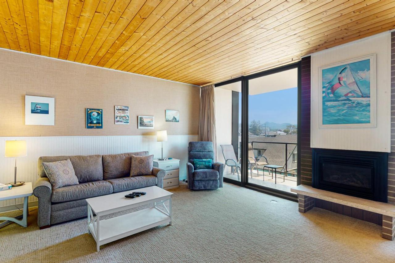Sand & Sea: Agate Hunter Apartment Seaside