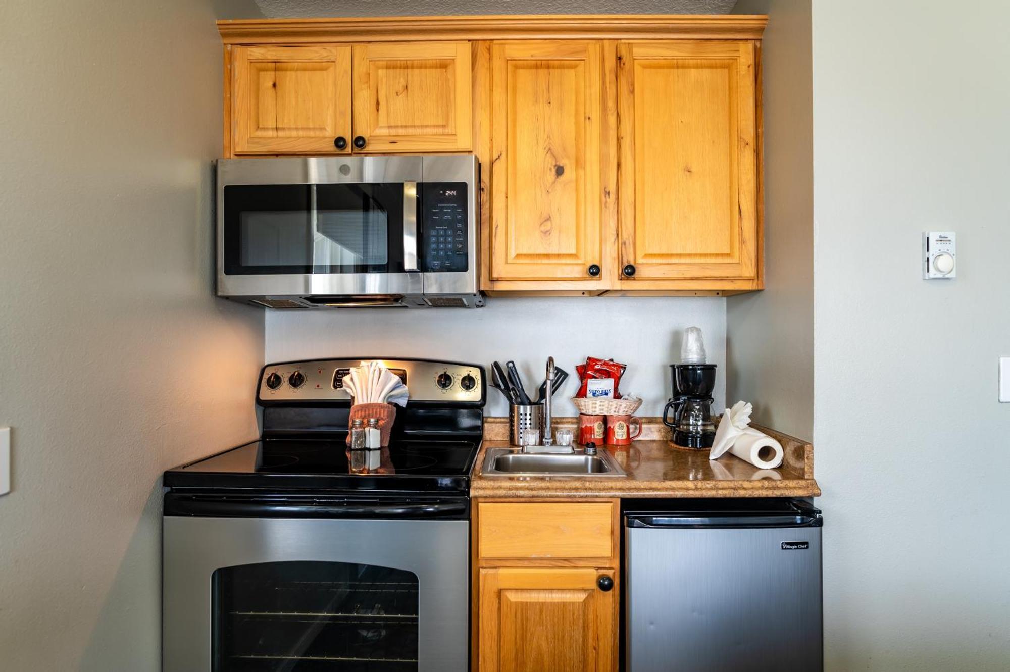 Inn At The Prom Oceanfront 4*
