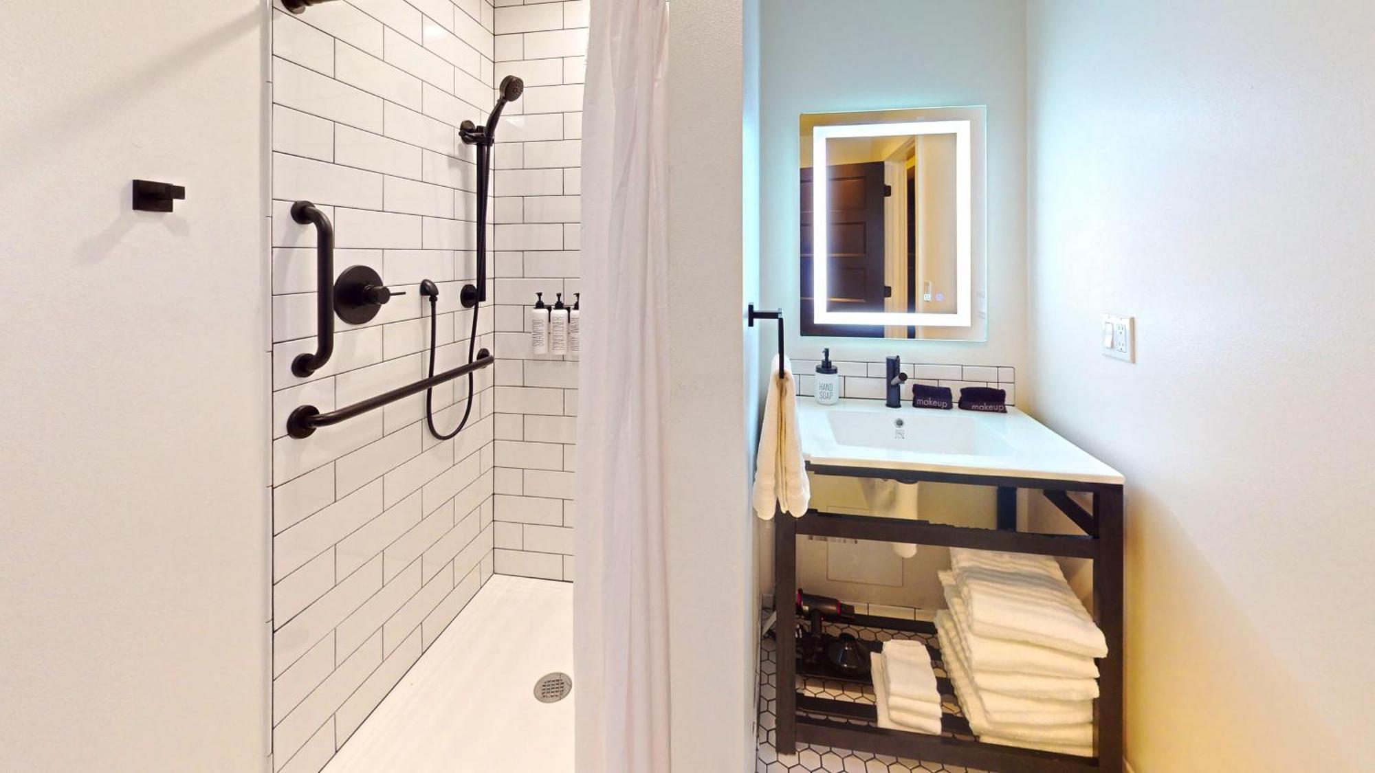 The Commons - Urban Coastal Lodging *