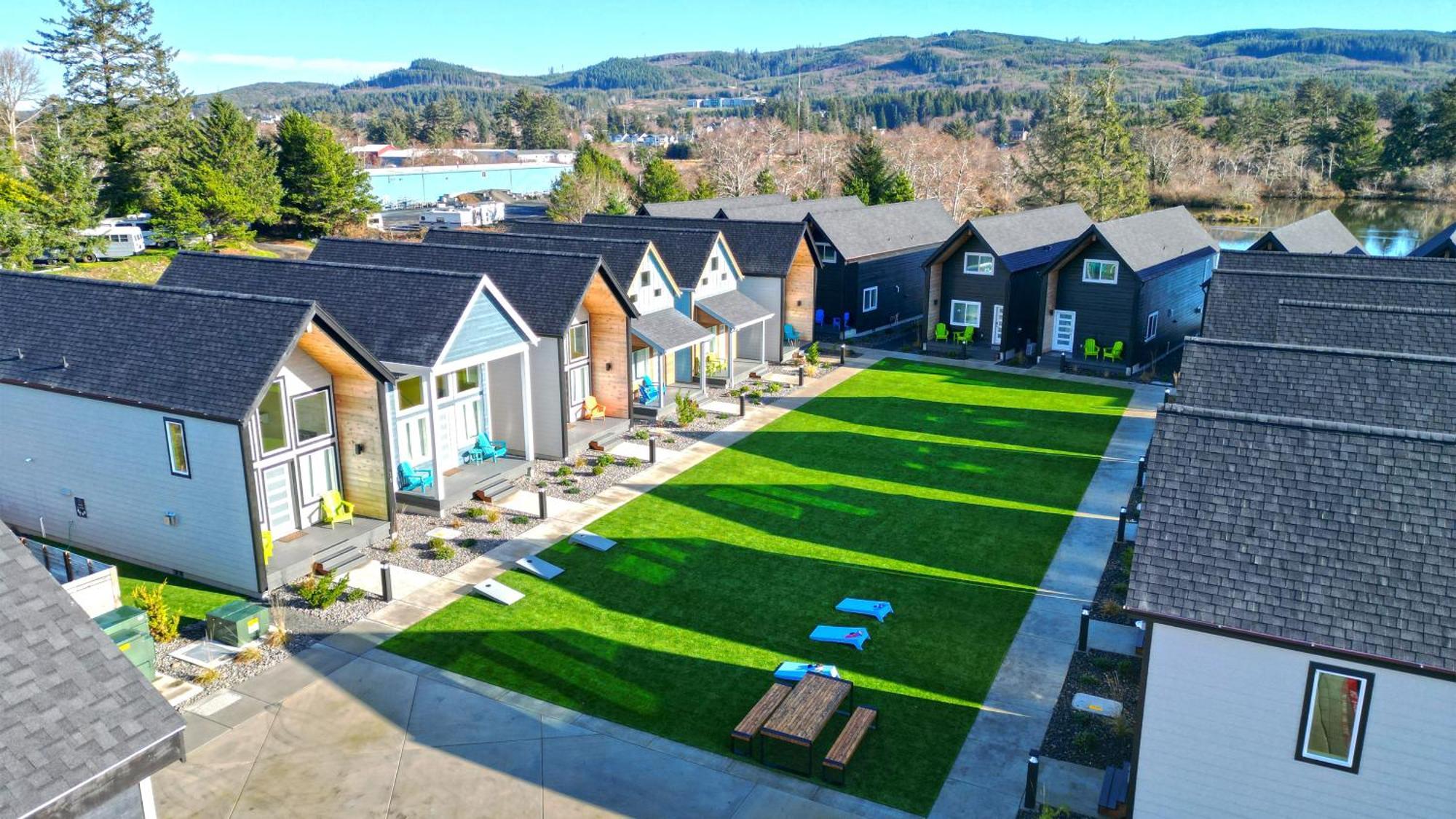 The Commons - Urban Coastal Lodging Villa *
