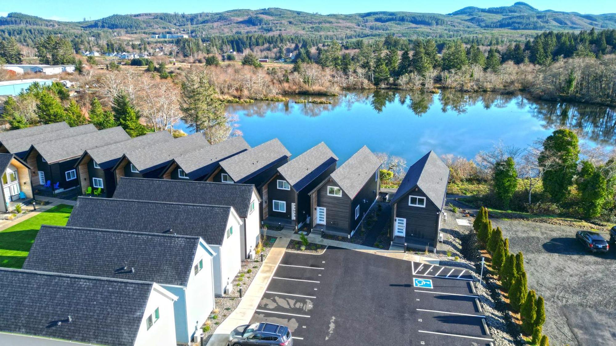 The Commons - Urban Coastal Lodging * Seaside