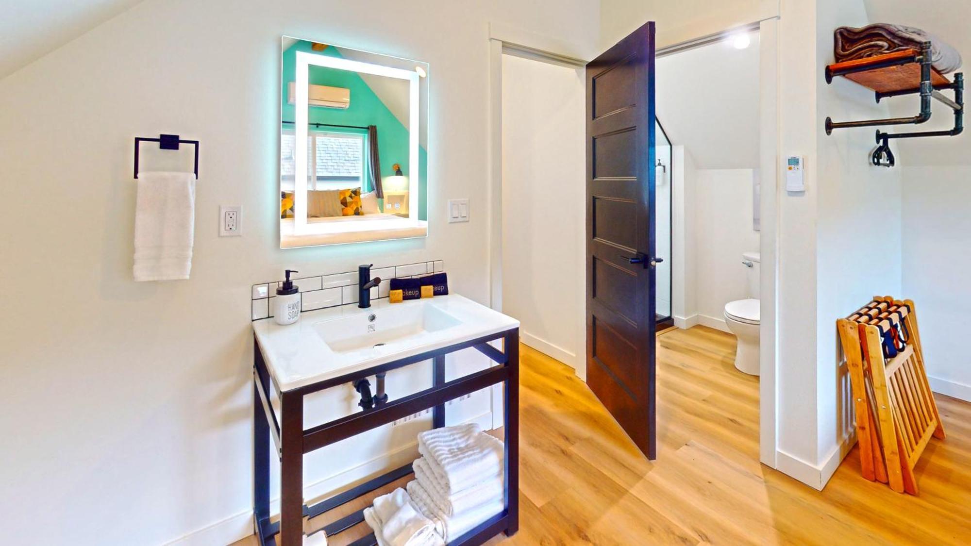 The Commons - Urban Coastal Lodging Villa *