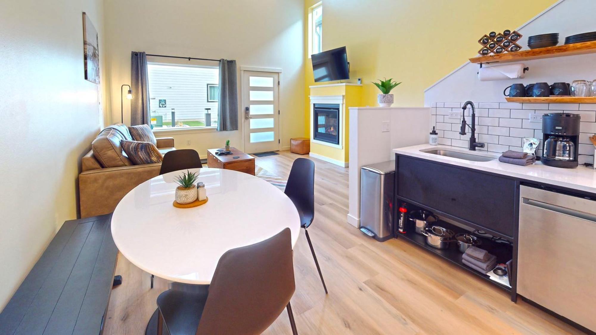 The Commons - Urban Coastal Lodging * Seaside