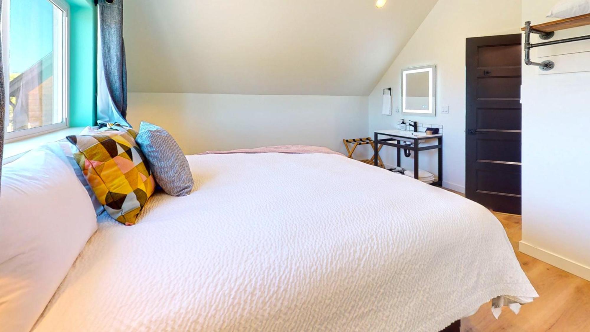 The Commons - Urban Coastal Lodging Villa *