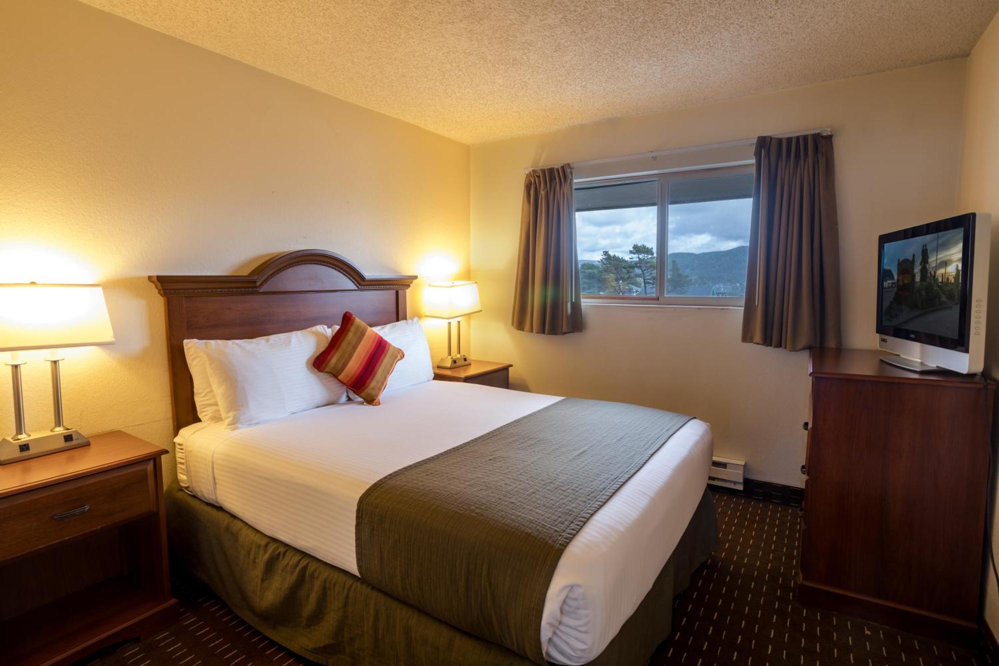 Ebb Tide Oceanfront Motel 2*