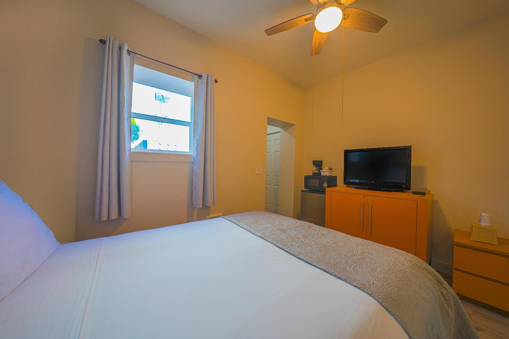 Centre By Oyo Hotel 2*