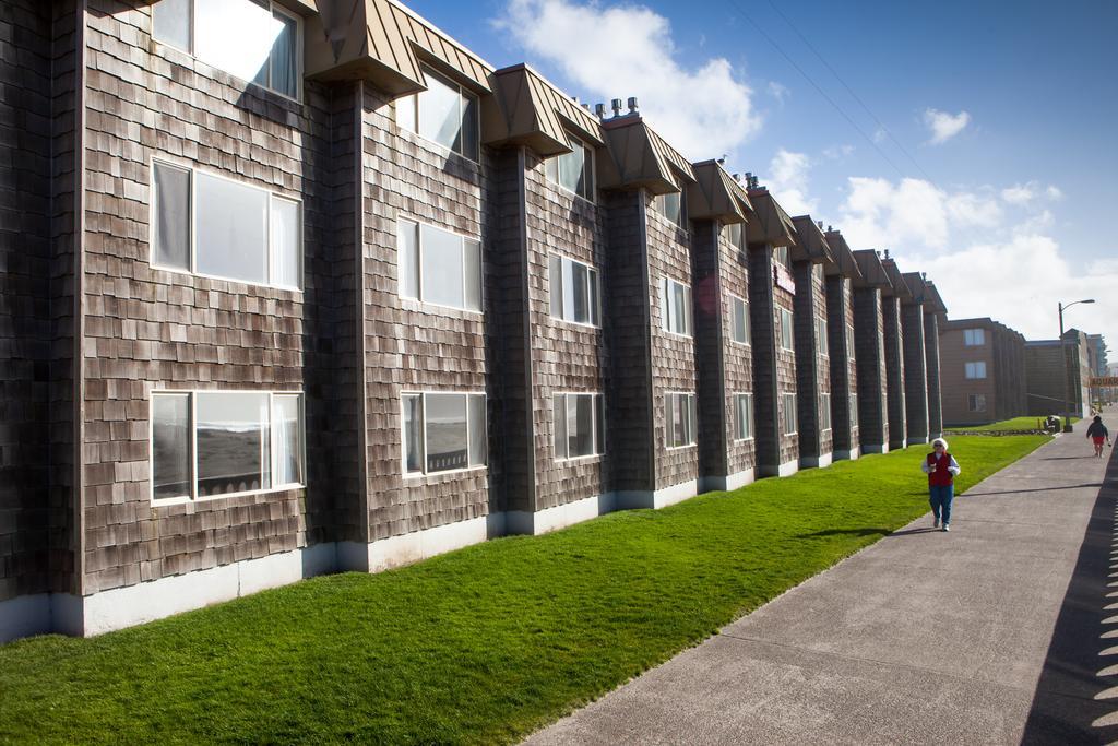 Ebb Tide Oceanfront Motel 2*