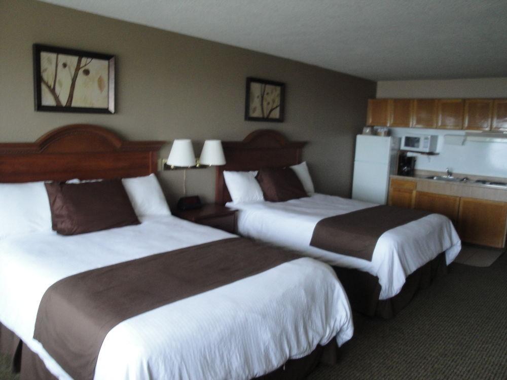 Ebb Tide Oceanfront Motel 2*