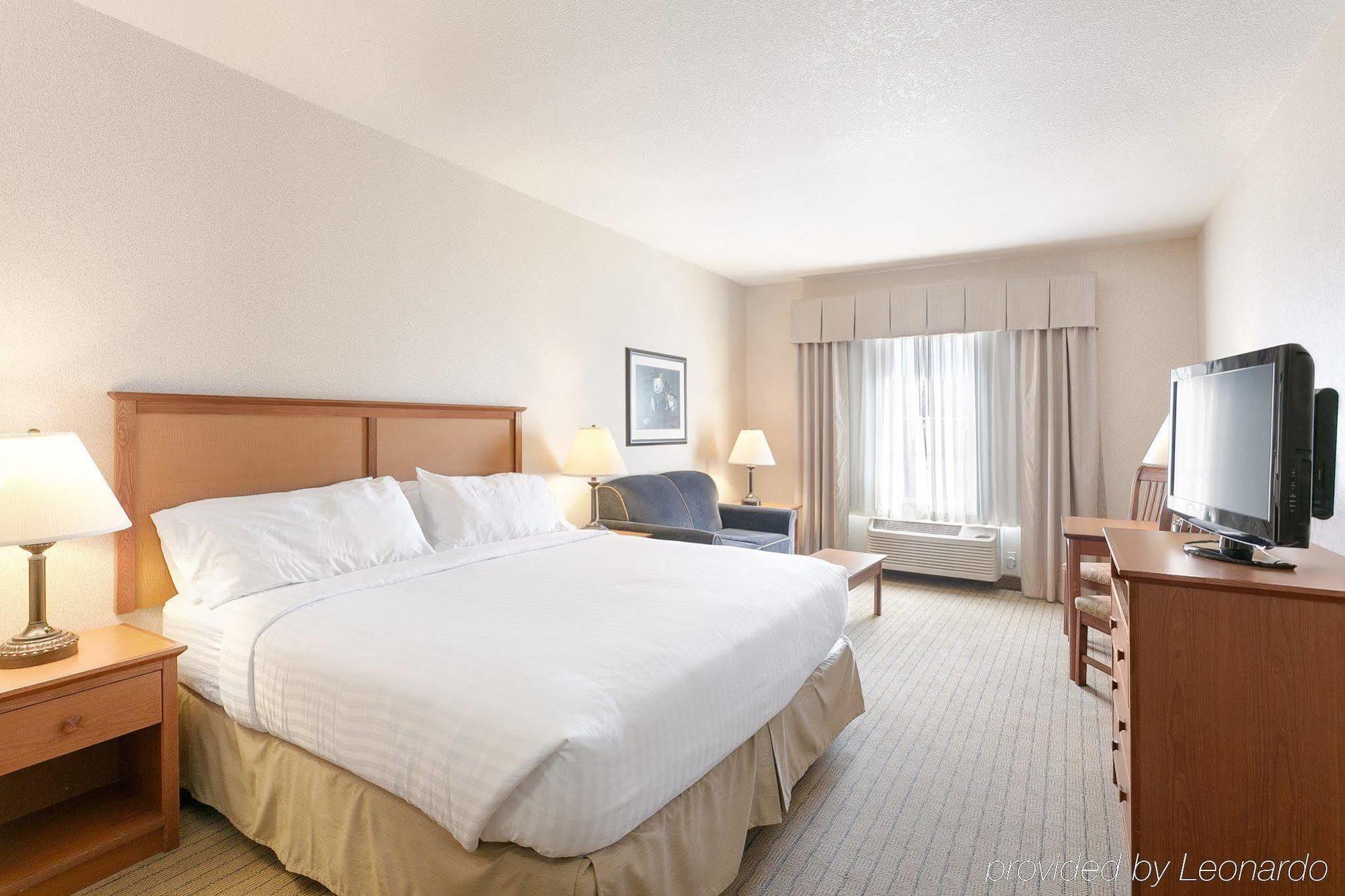 Express & Convention Center By Ihg Resort 2*