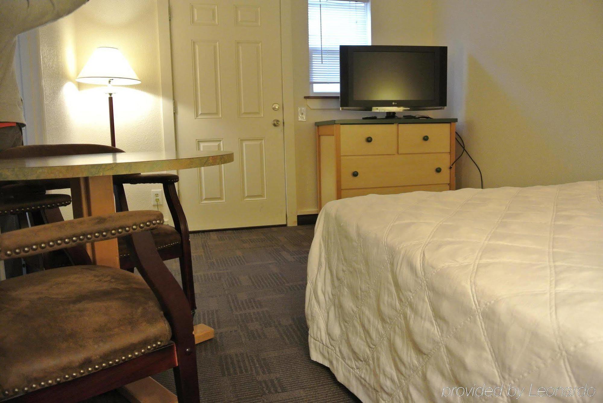Centre By Oyo Hotel 2*