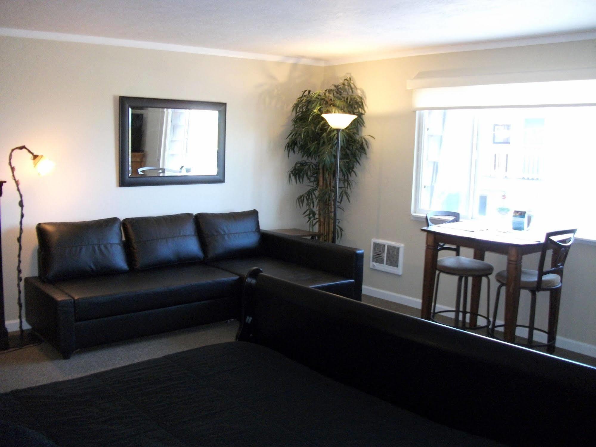 Aparthotel The Tradewinds Condo/Hotel 3*