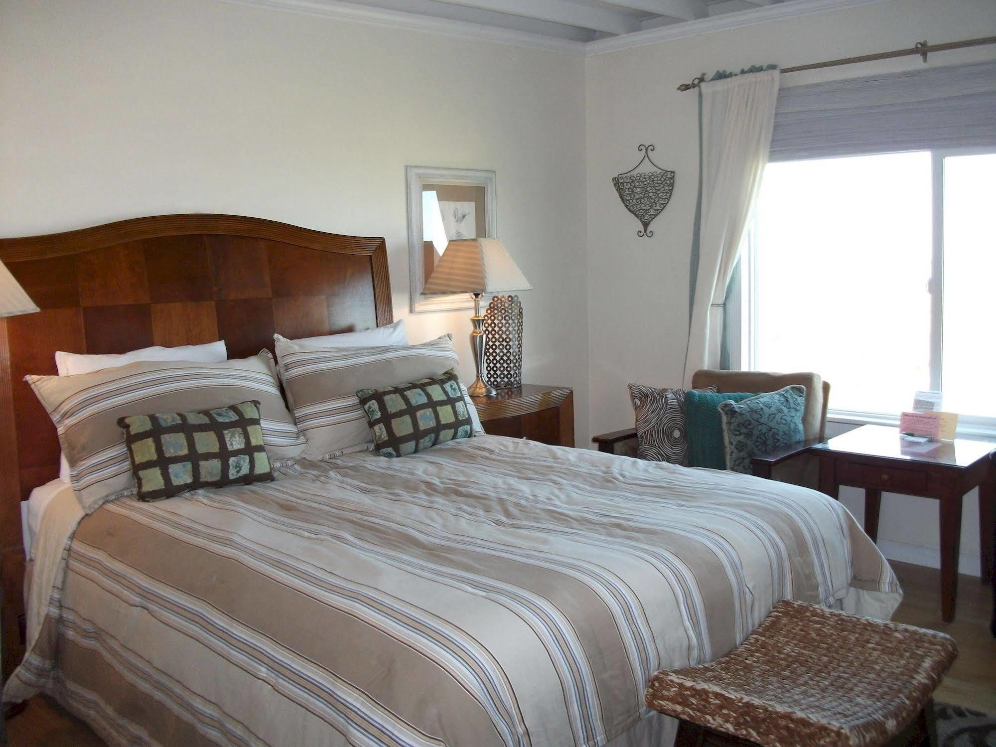 Aparthotel The Tradewinds Condo/Hotel