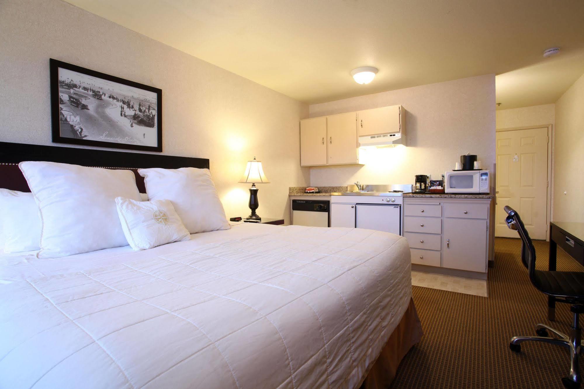 Hotel At 3*