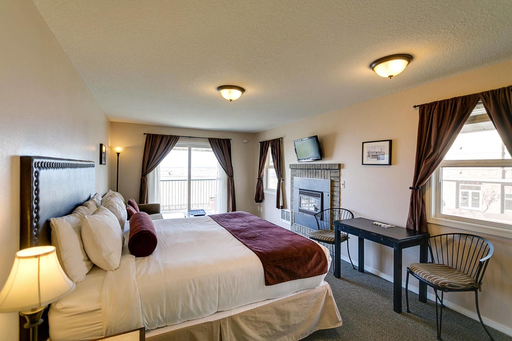 At The Prom Oceanfront 4*
