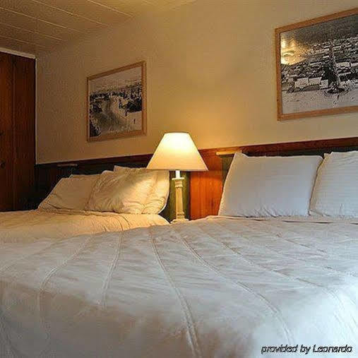 Centre By Oyo Hotel 2*