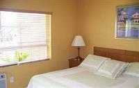 Ebb Tide Oceanfront Motel 2*