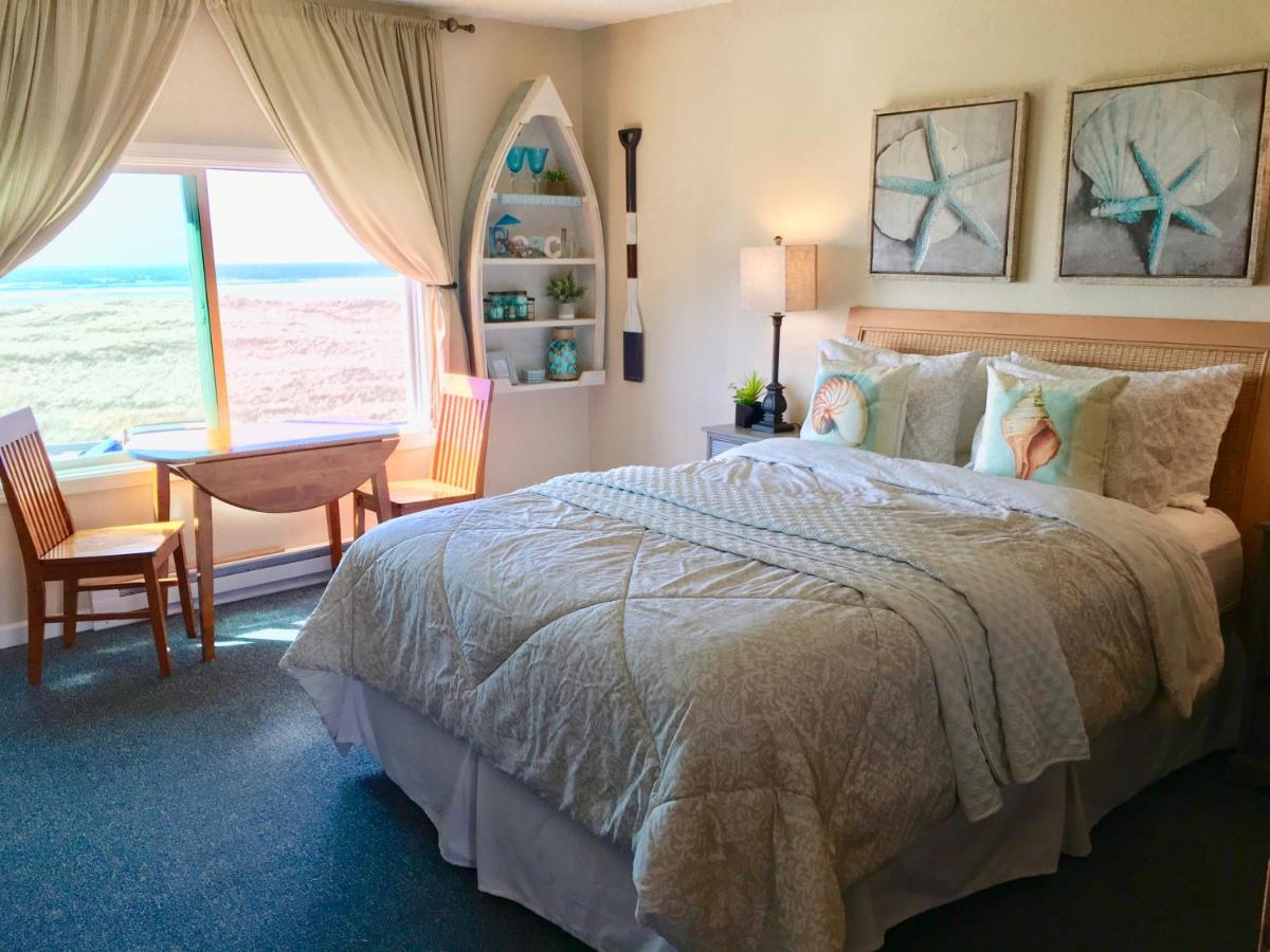 The Tradewinds Condo/Hotel